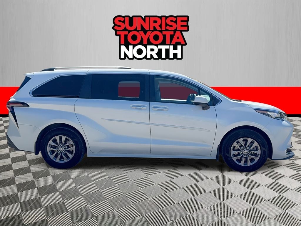 2023 Toyota Sienna XLE 7 Passenger
