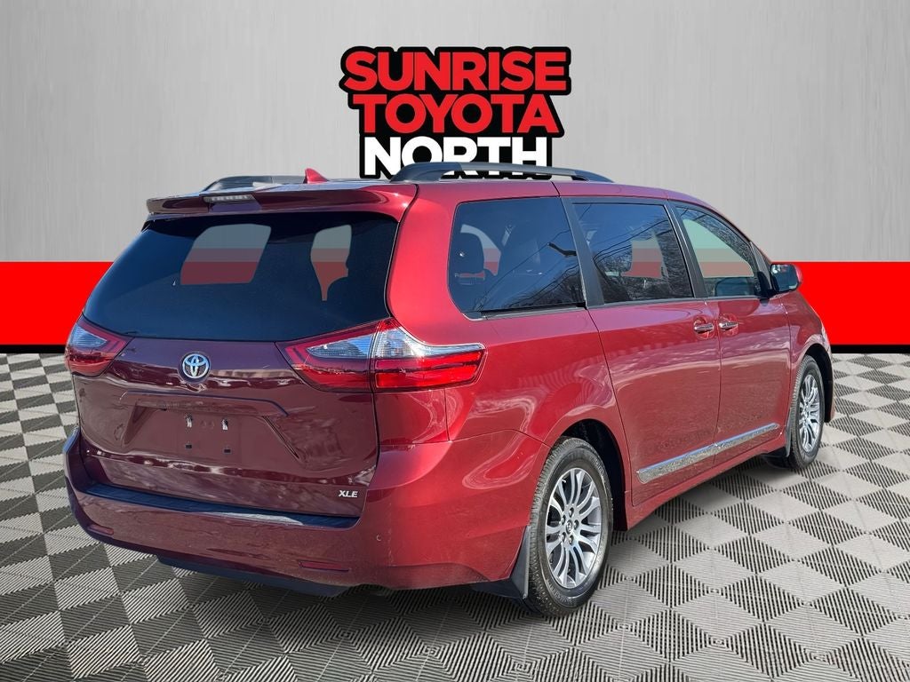 2020 Toyota Sienna XLE 8 Passenger