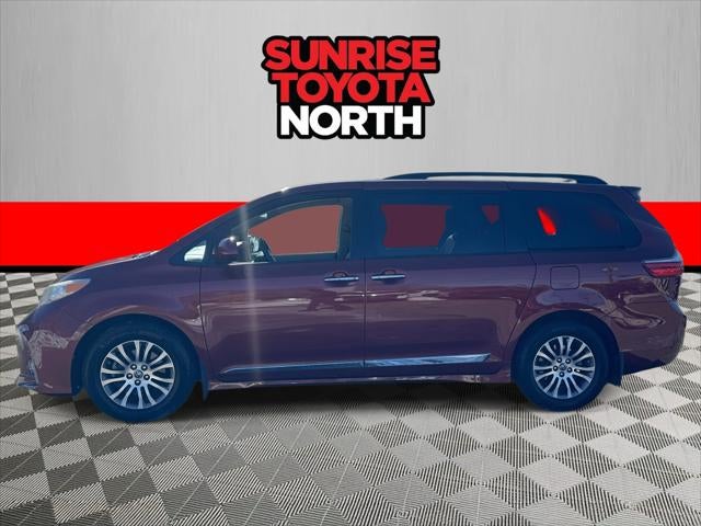 2020 Toyota Sienna XLE 8 Passenger