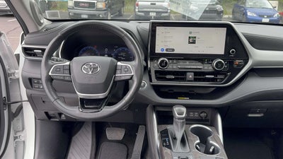 2023 Toyota Highlander Platinum