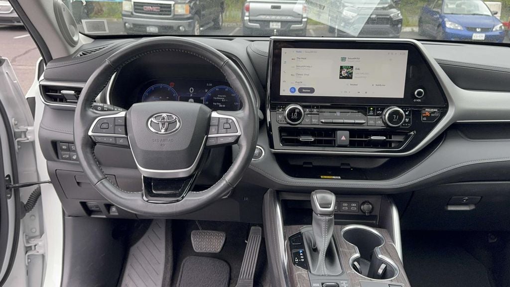 2023 Toyota Highlander Platinum