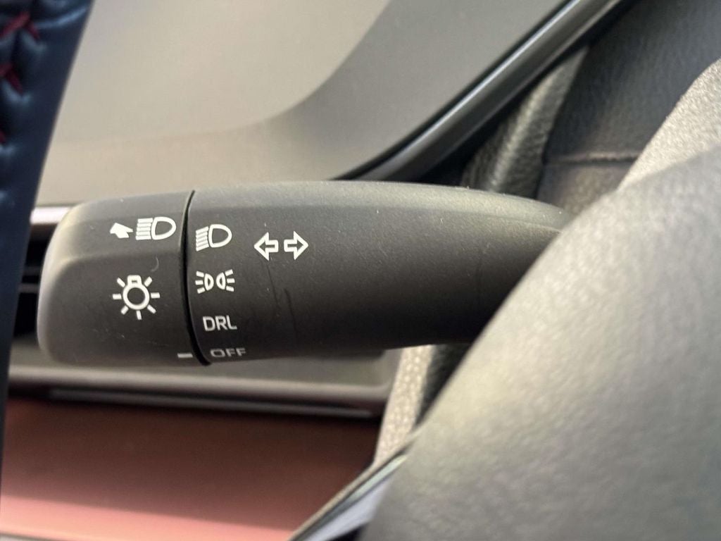 2025 Toyota Prius Plug-In Hybrid SE