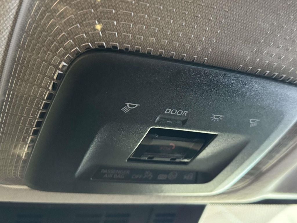 2025 Toyota Prius Plug-In Hybrid SE