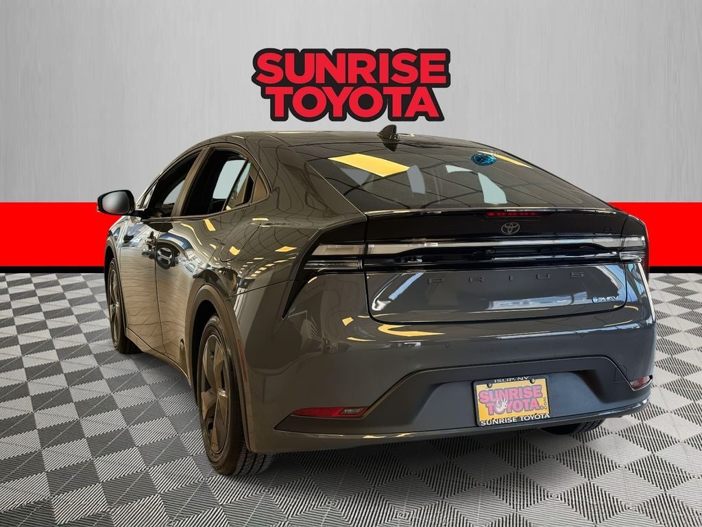 2025 Toyota Prius Plug-In Hybrid SE