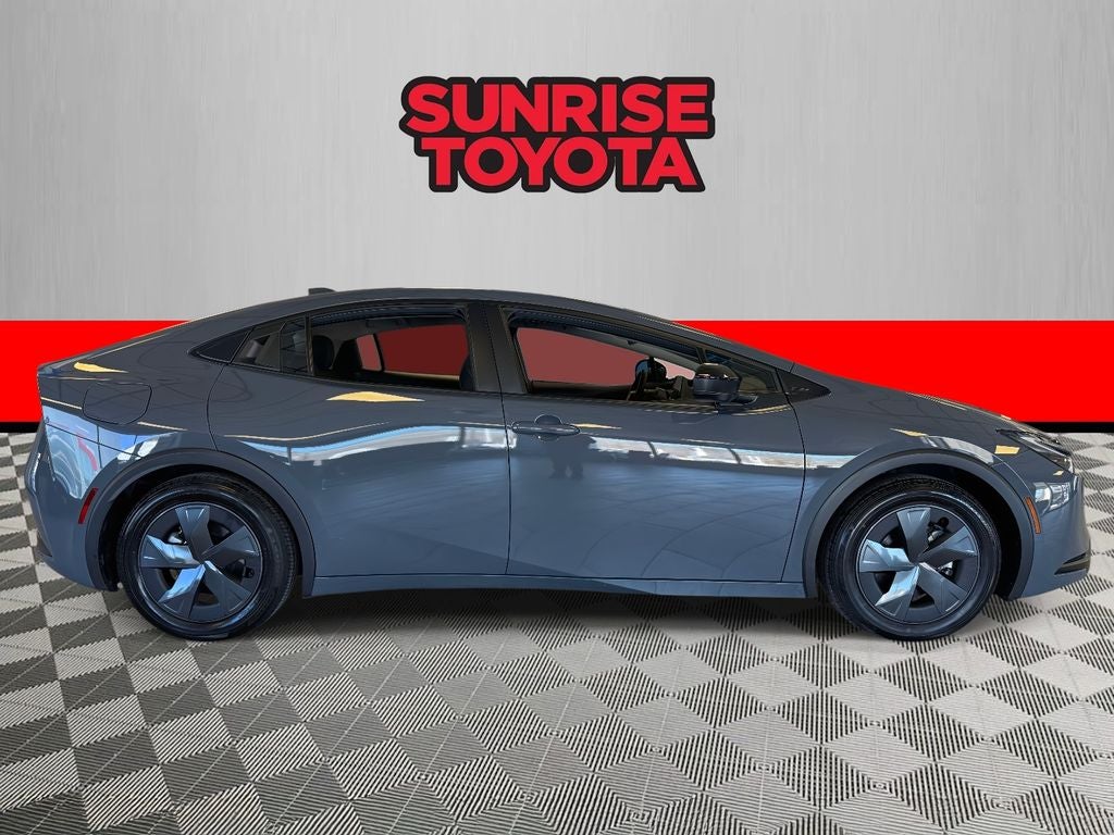 2025 Toyota Prius Plug-In Hybrid SE