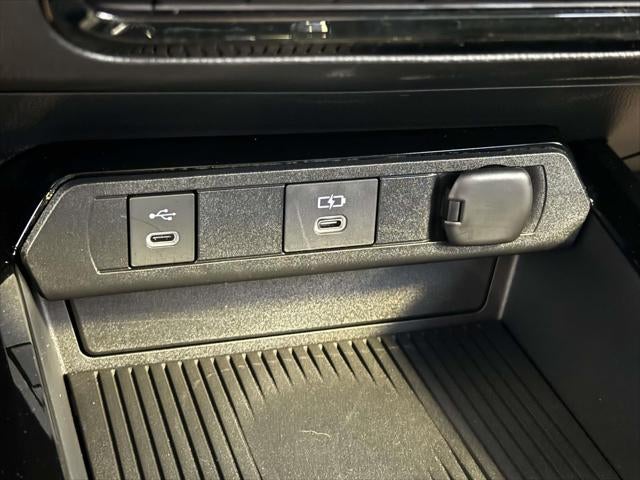 2025 Toyota Prius Plug-In Hybrid SE