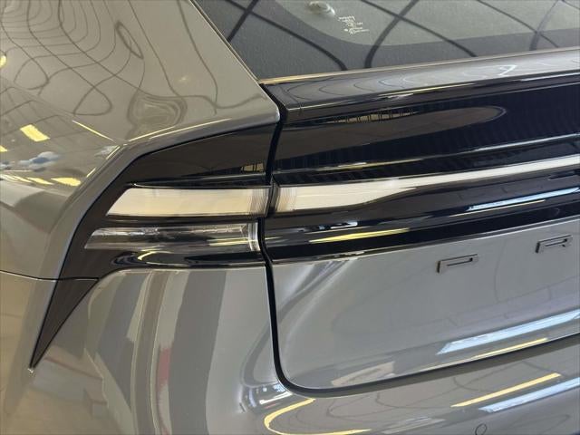 2025 Toyota Prius Plug-In Hybrid SE